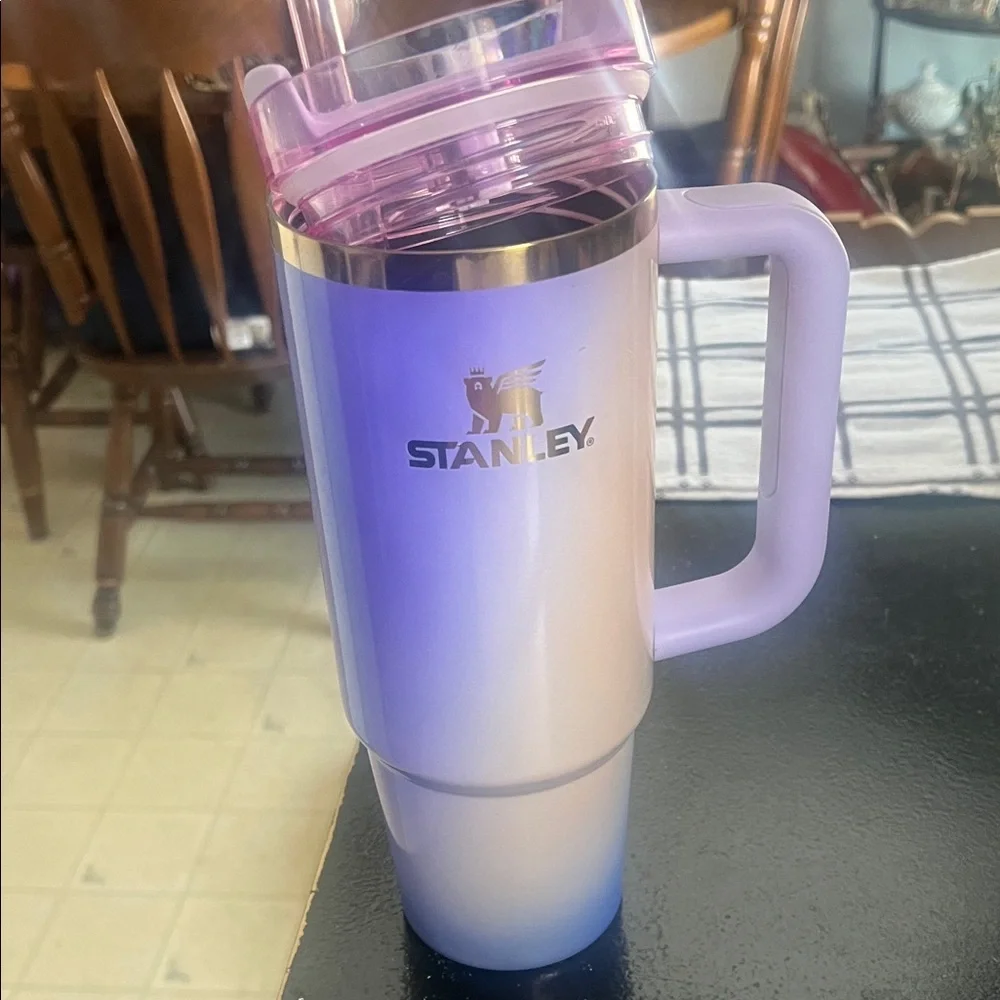 Stanley Ombre Tumbler with Handle - Pink and Purple. Limited edition Glinda. - Picture 3 of 8
